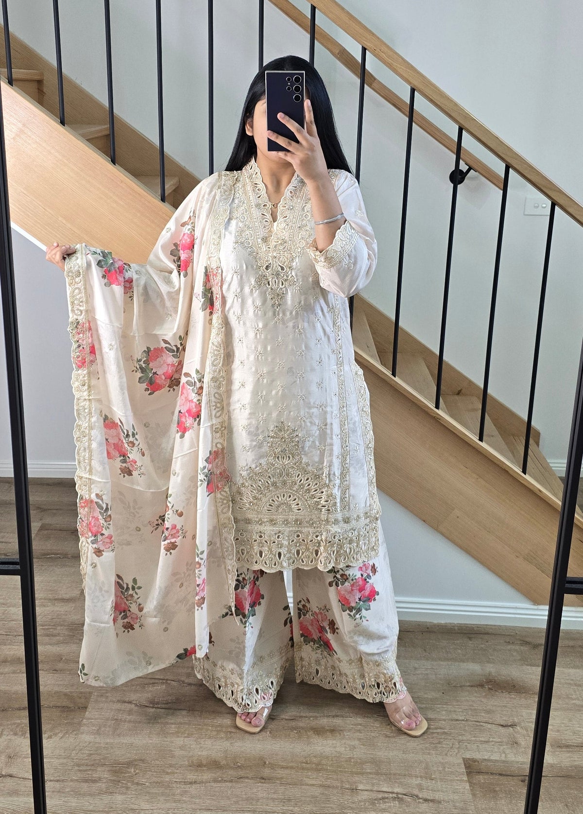 Pakistani style party wear suit (Colours available)