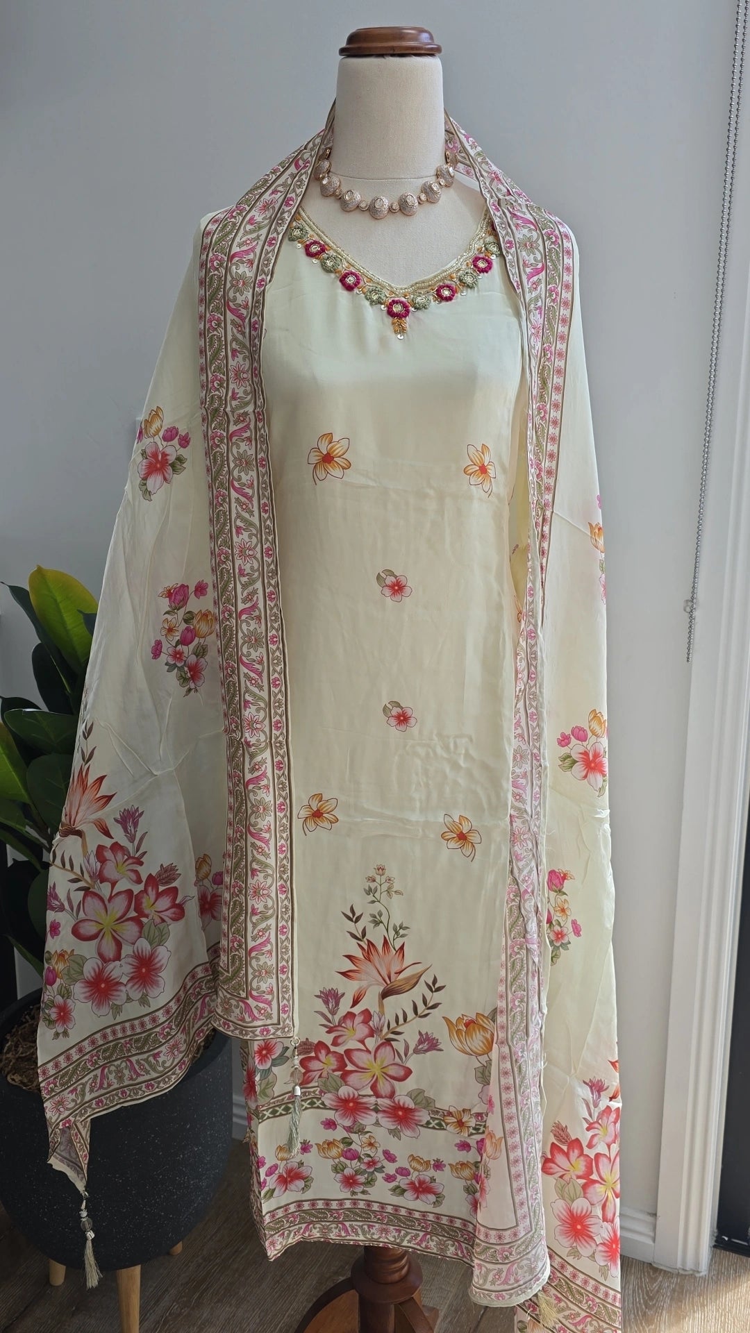 Adella - Cream crepe Silk Suit
